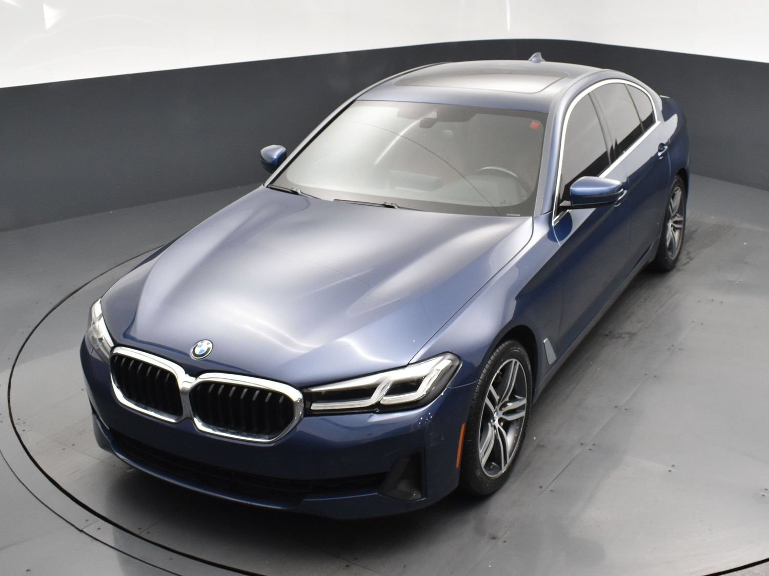 Used 2021 Phytonic Blue Metallic BMW 530i xDrive image 17