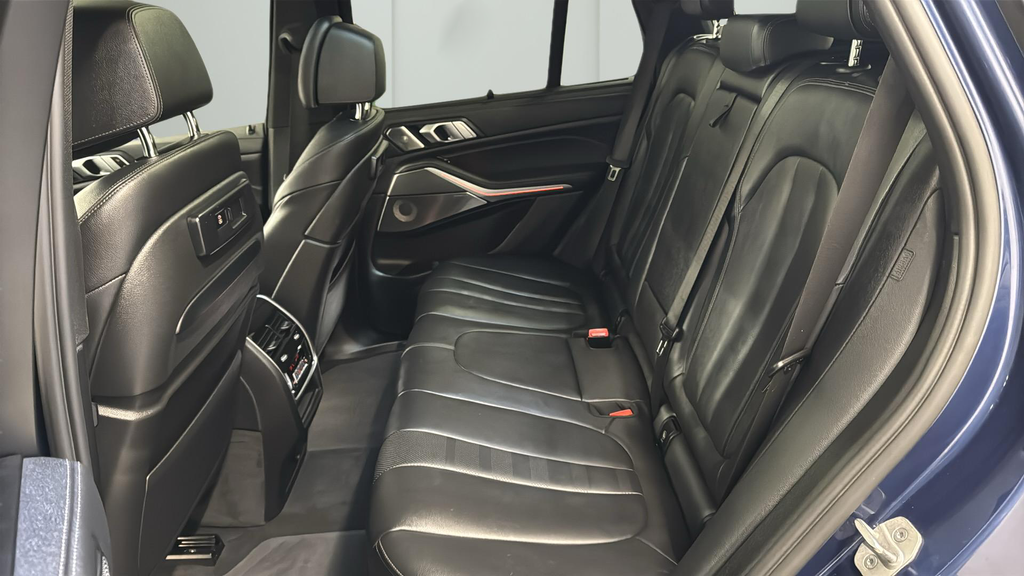 Used 2021 Blue BMW M50i image 17