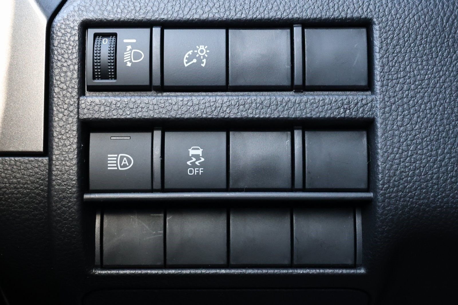 2025 Toyota Tacoma SR5 - Photo 25