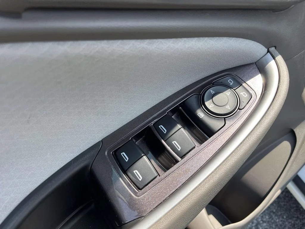 Used 2020 White Chevrolet LS image 16