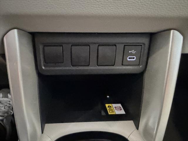 Certified Used 2023 WIND CHILL PEARL Toyota  image 17