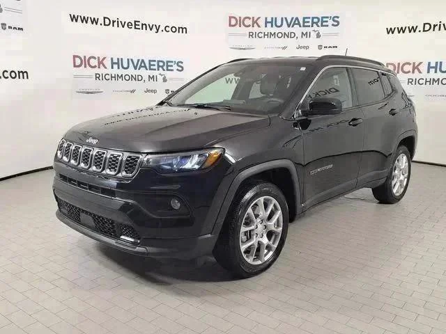 2024 Jeep Compass Latitude Lux 4X4's photo