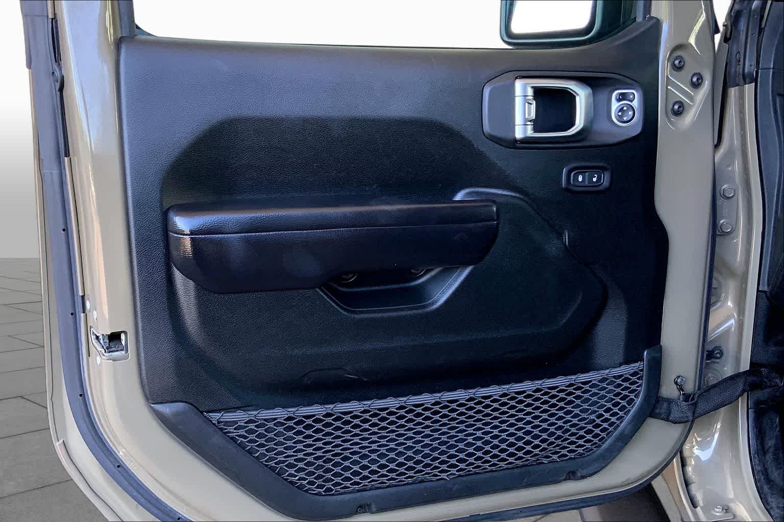 Used 2020 Gator Clearcoat Jeep Sport S image 22
