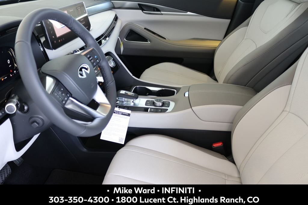 New 2026 RADIANT WHITE INFINITI Luxe AWD image 4