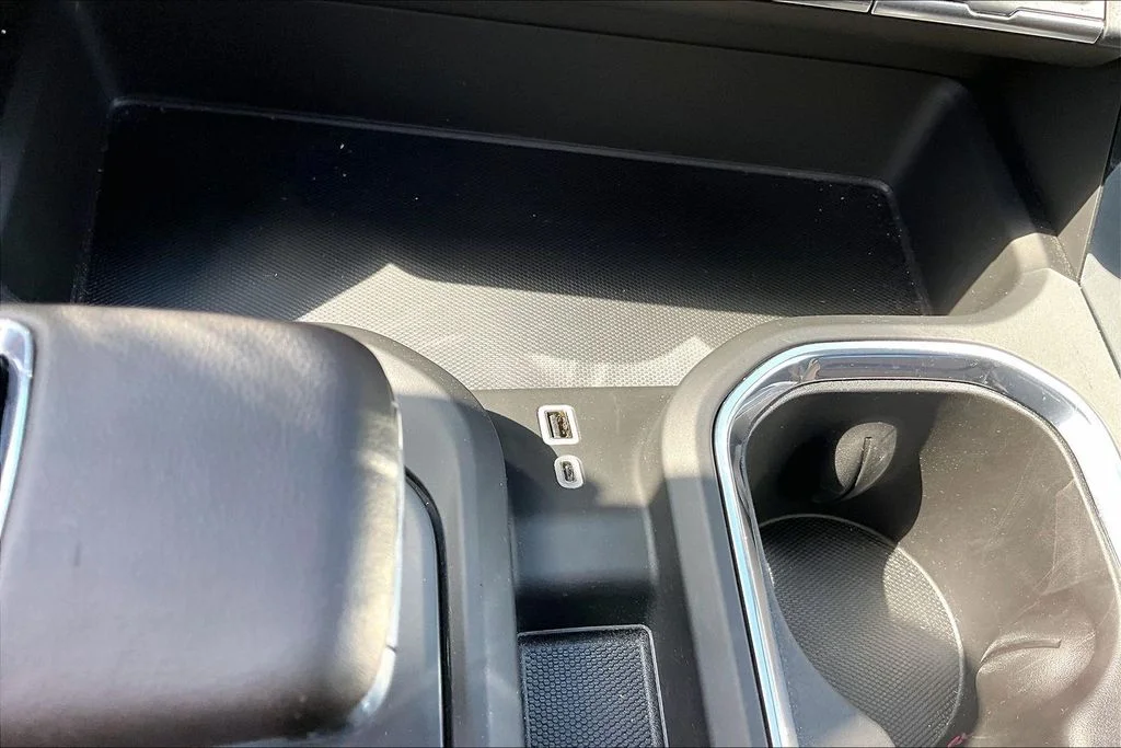 Used 2024 White GMC Denali image 26