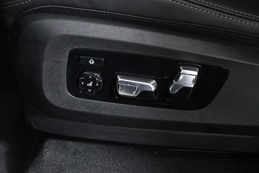 New 2026 Black Sapphire Metallic BMW xDrive40i image 27