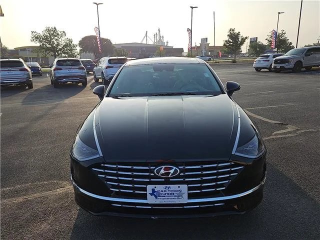 Used 2023 Black Hyundai Limited image 7
