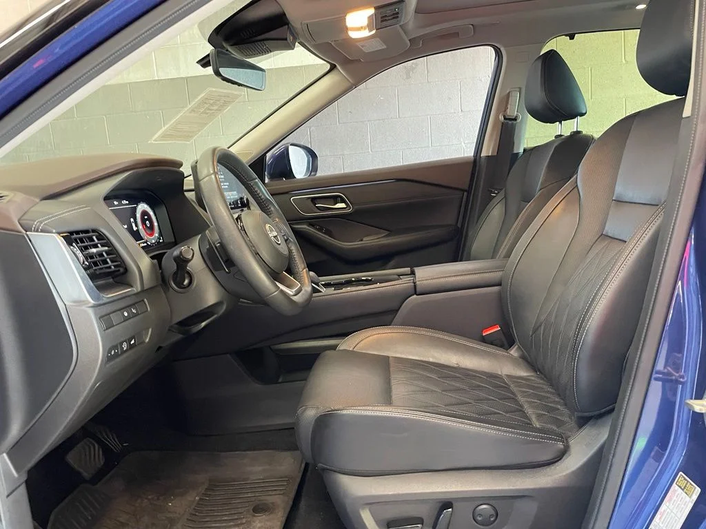 Used 2023 Blue Nissan Platinum image 10
