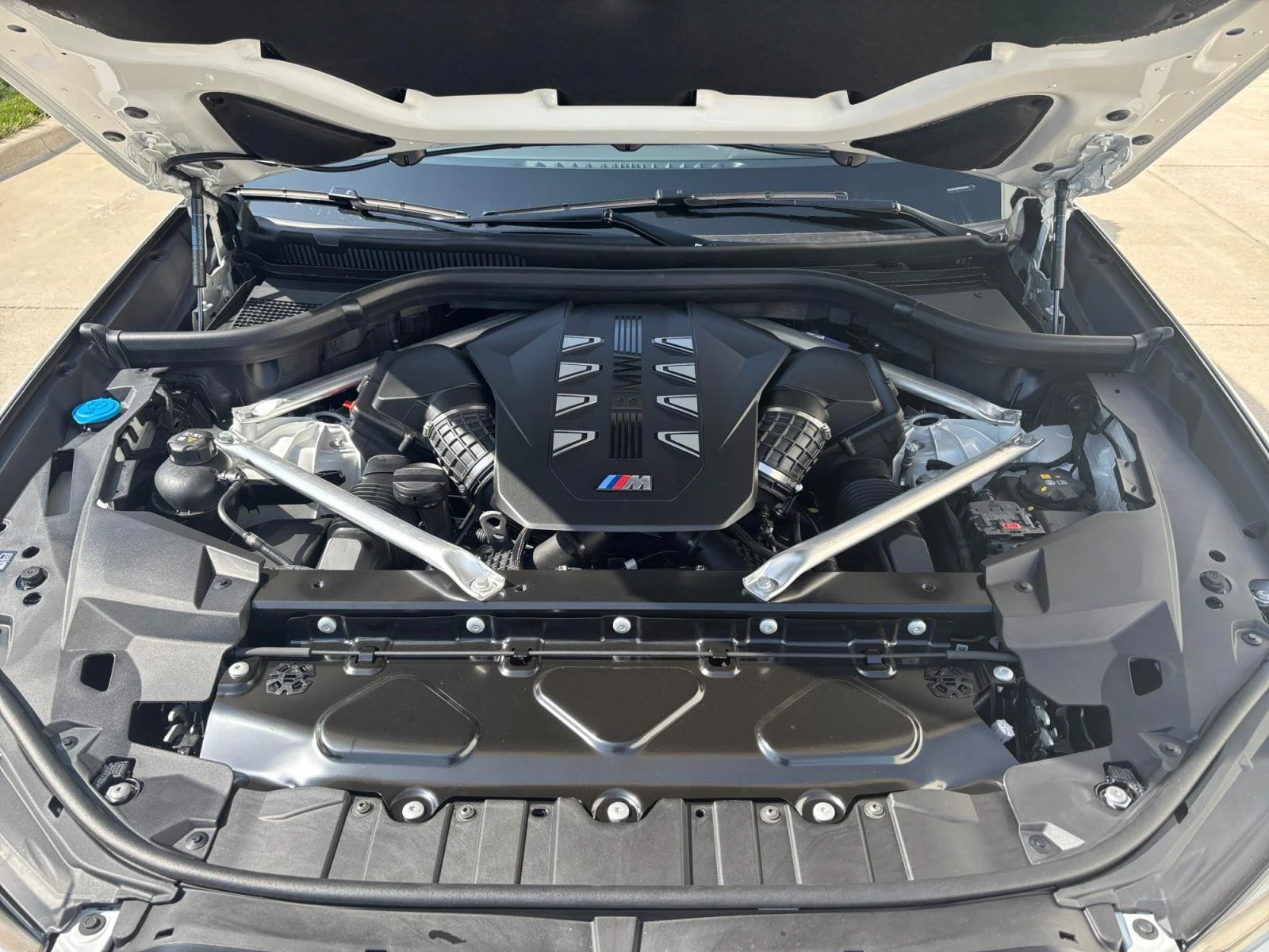 New 2026 Mineral White Metallic BMW M60i image 32