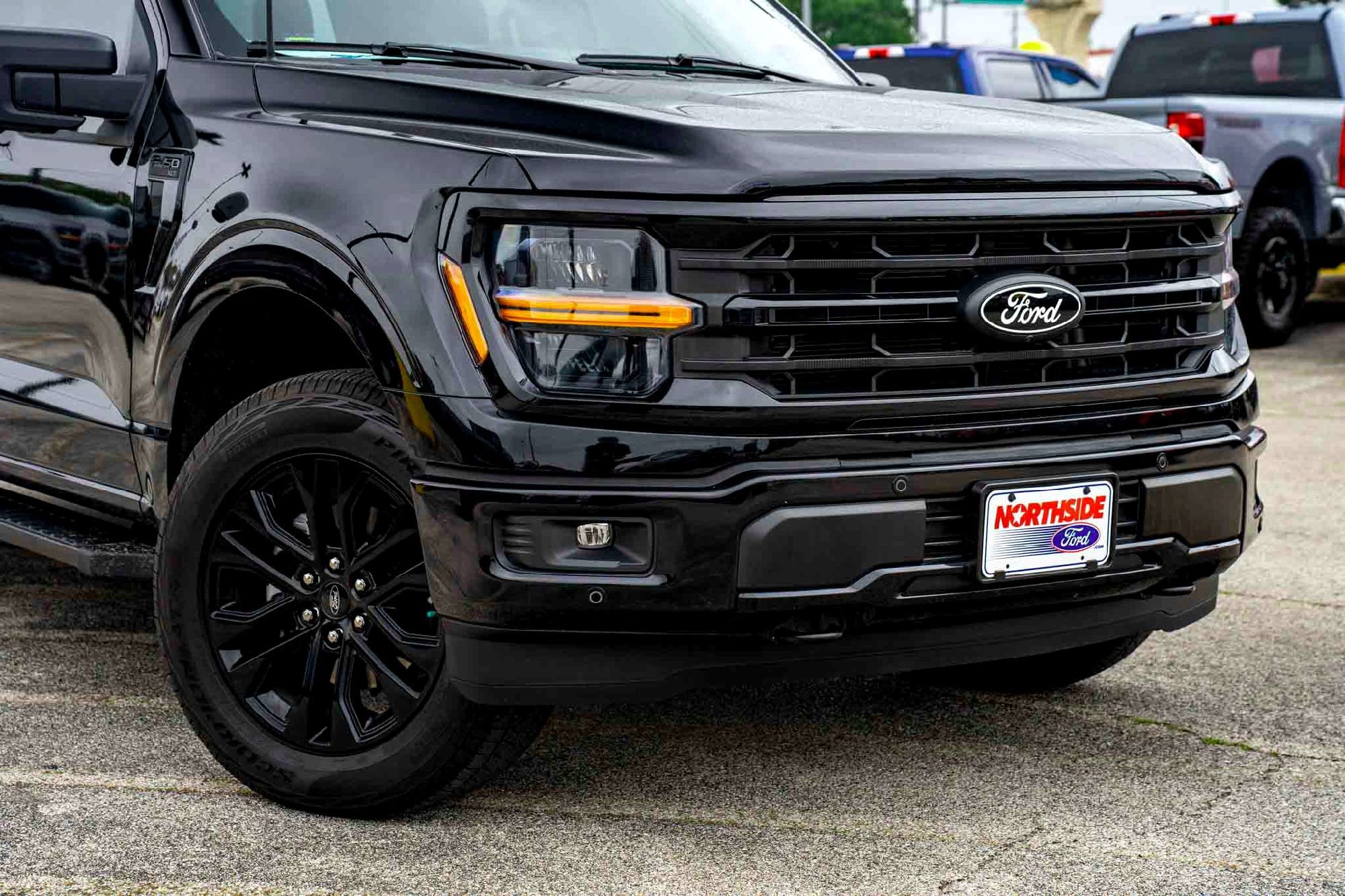 New 2025 Agate Black Metallic Ford XLT image 3