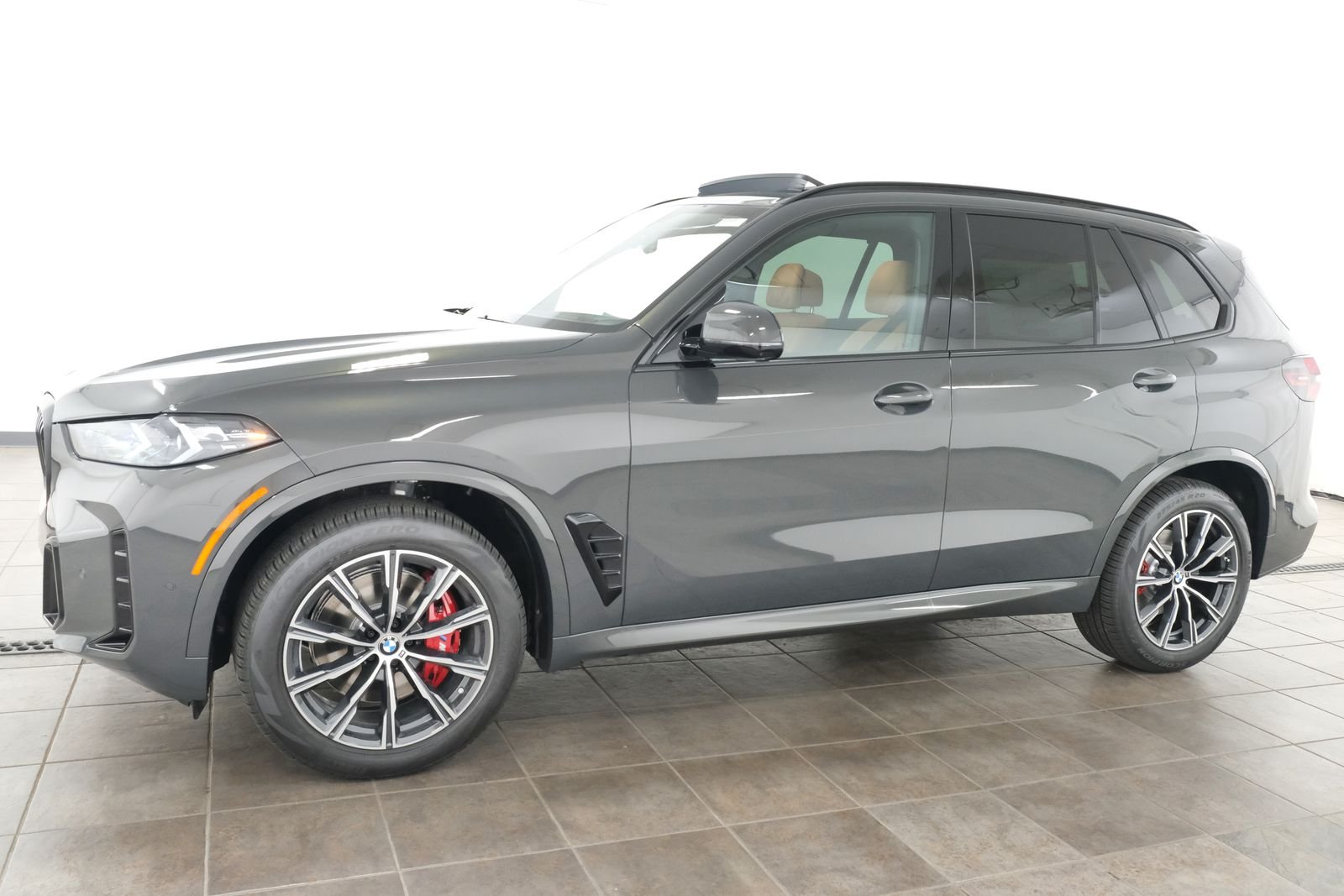New 2026 Dravit Grey Metallic BMW xDrive40i image 2