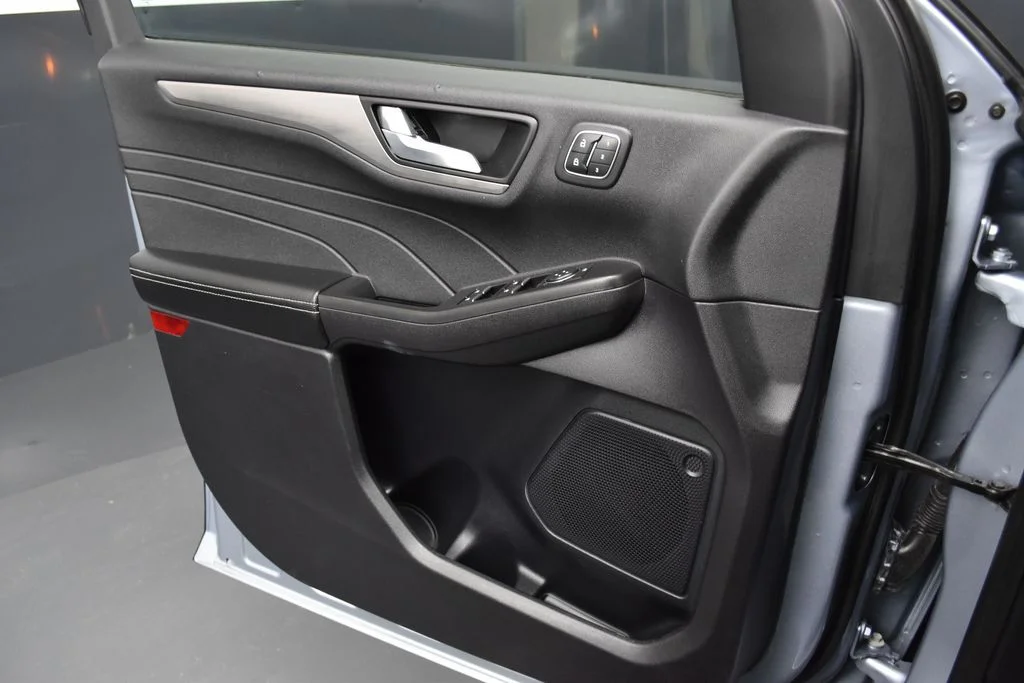 Used 2022 Blue Ford Titanium image 11