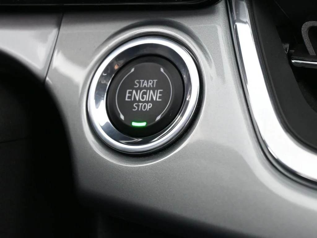 Used 2025 Summit White Chevrolet LT image 28
