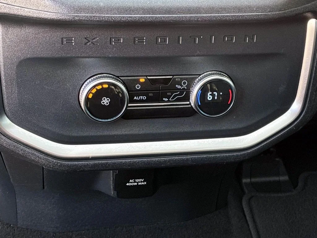 Used 2025 Oxford White Ford Active image 19