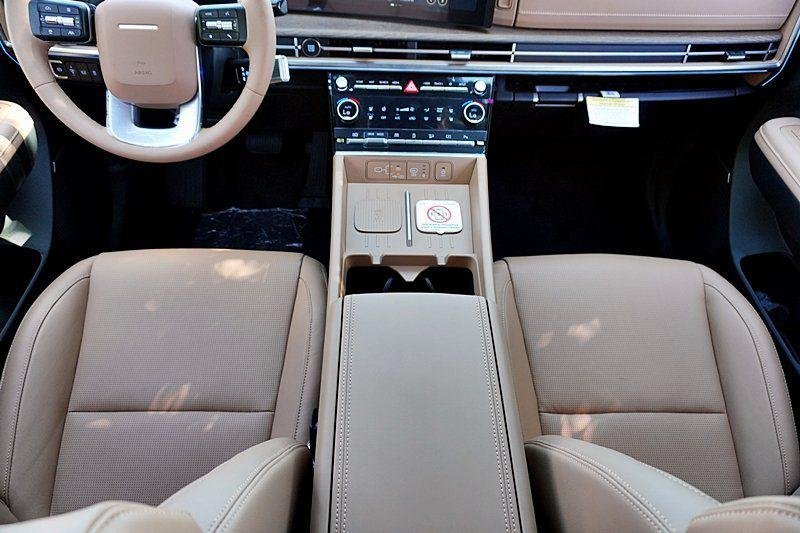 2025 Hyundai Santa Fe Limited - Photo 27