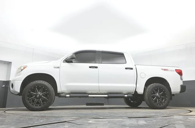 Used 2011 White Toyota Grade image 41