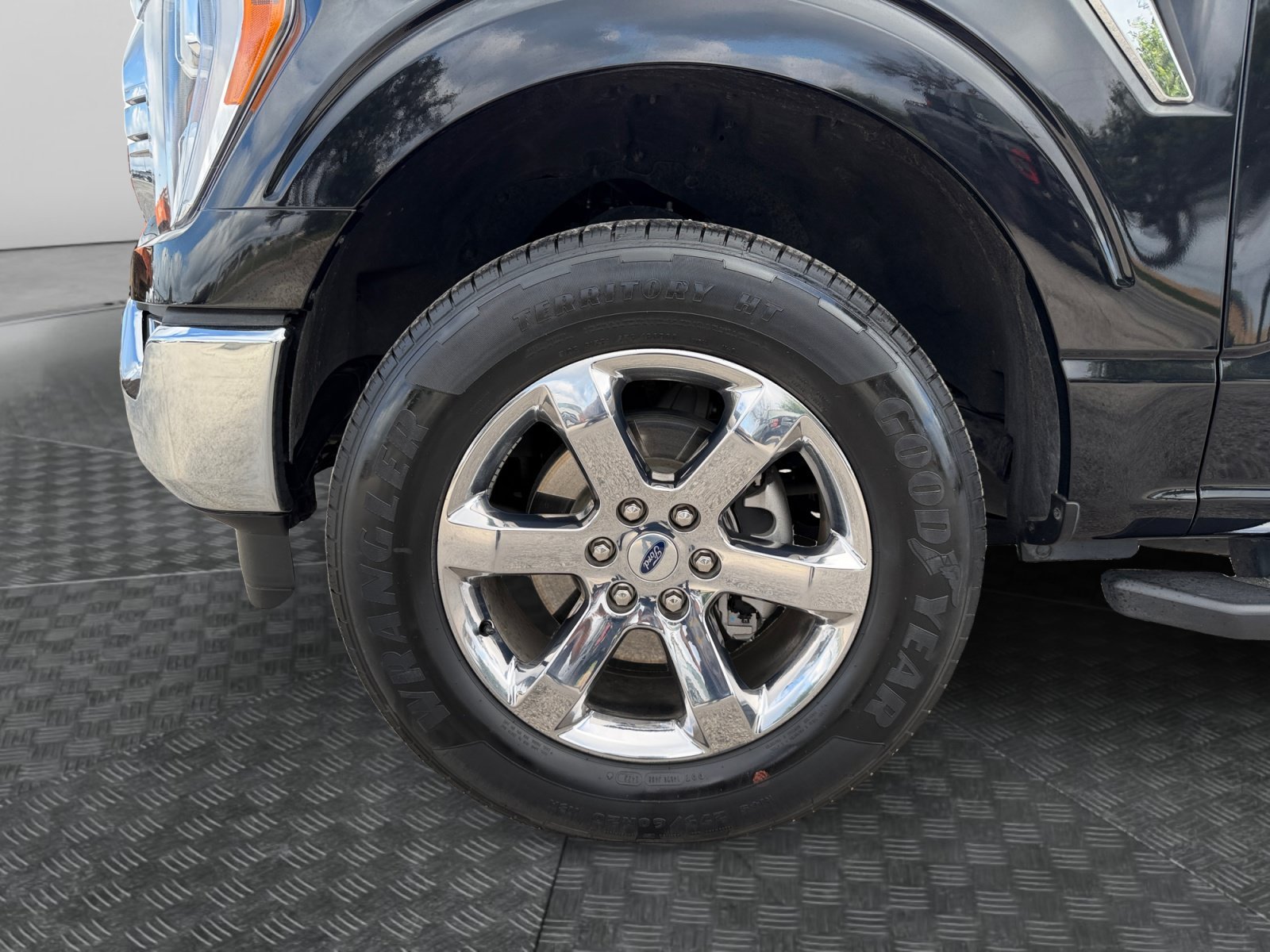 Used 2023 Agate Black Metallic Ford XLT image 9