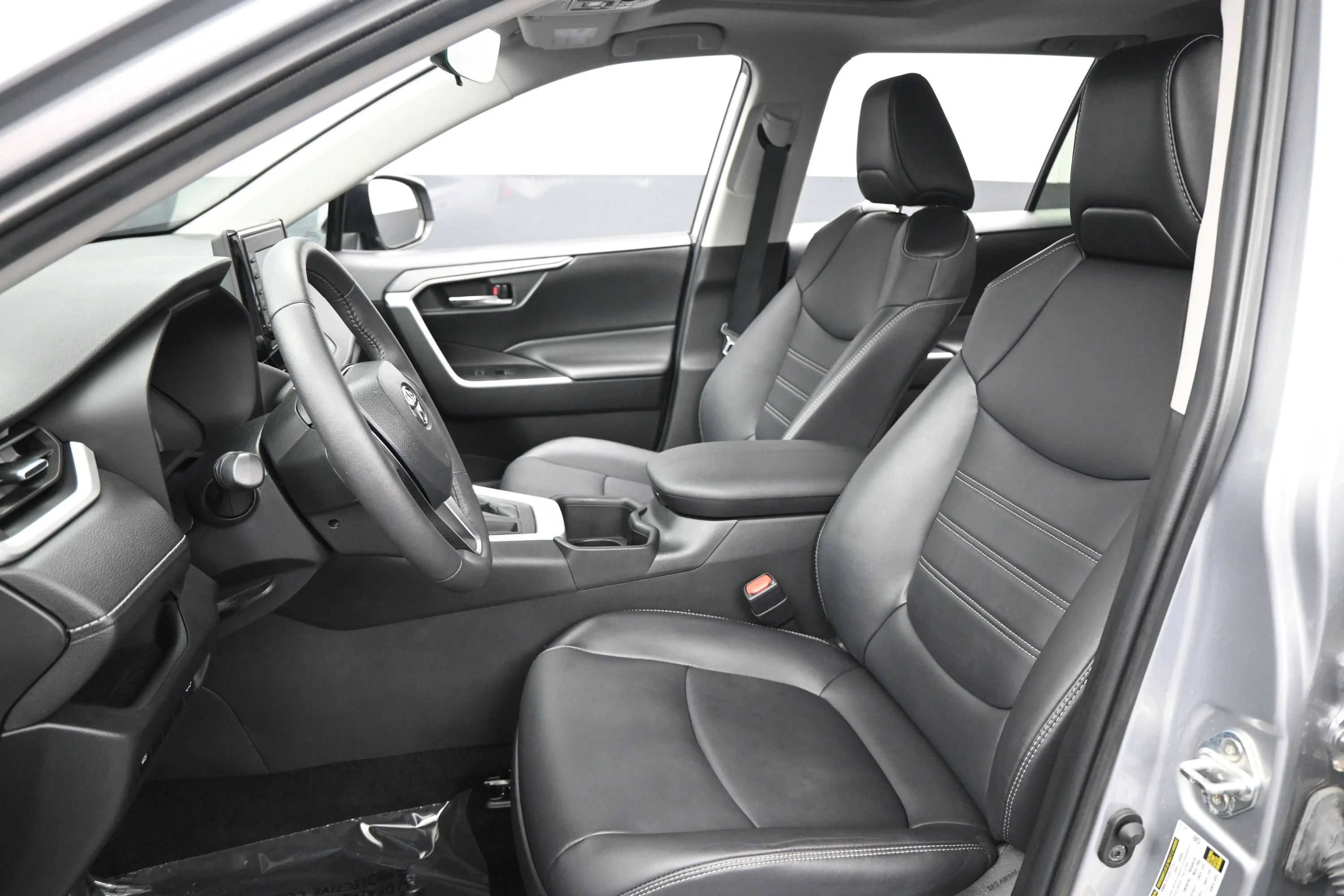 Used 2022 Silver Sky Metallic Toyota XLE Premium image 9