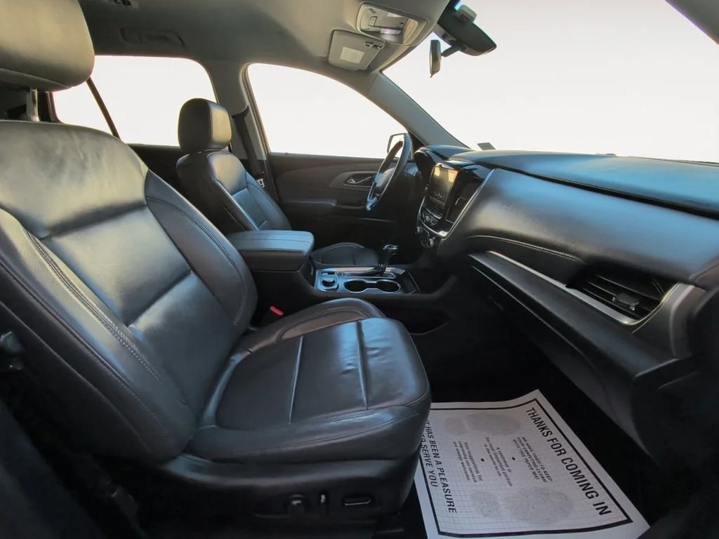 Used 2019 IRIDESCENT PEARL TRICOAT Chevrolet LT Leather image 15