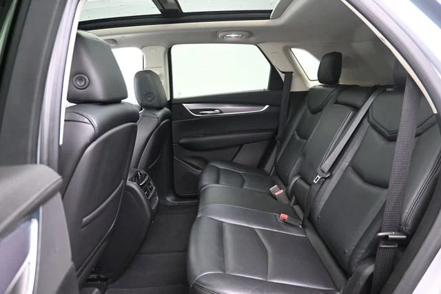 Used 2017 RADIANT SILVER METALLIC Cadillac Luxury FWD image 21