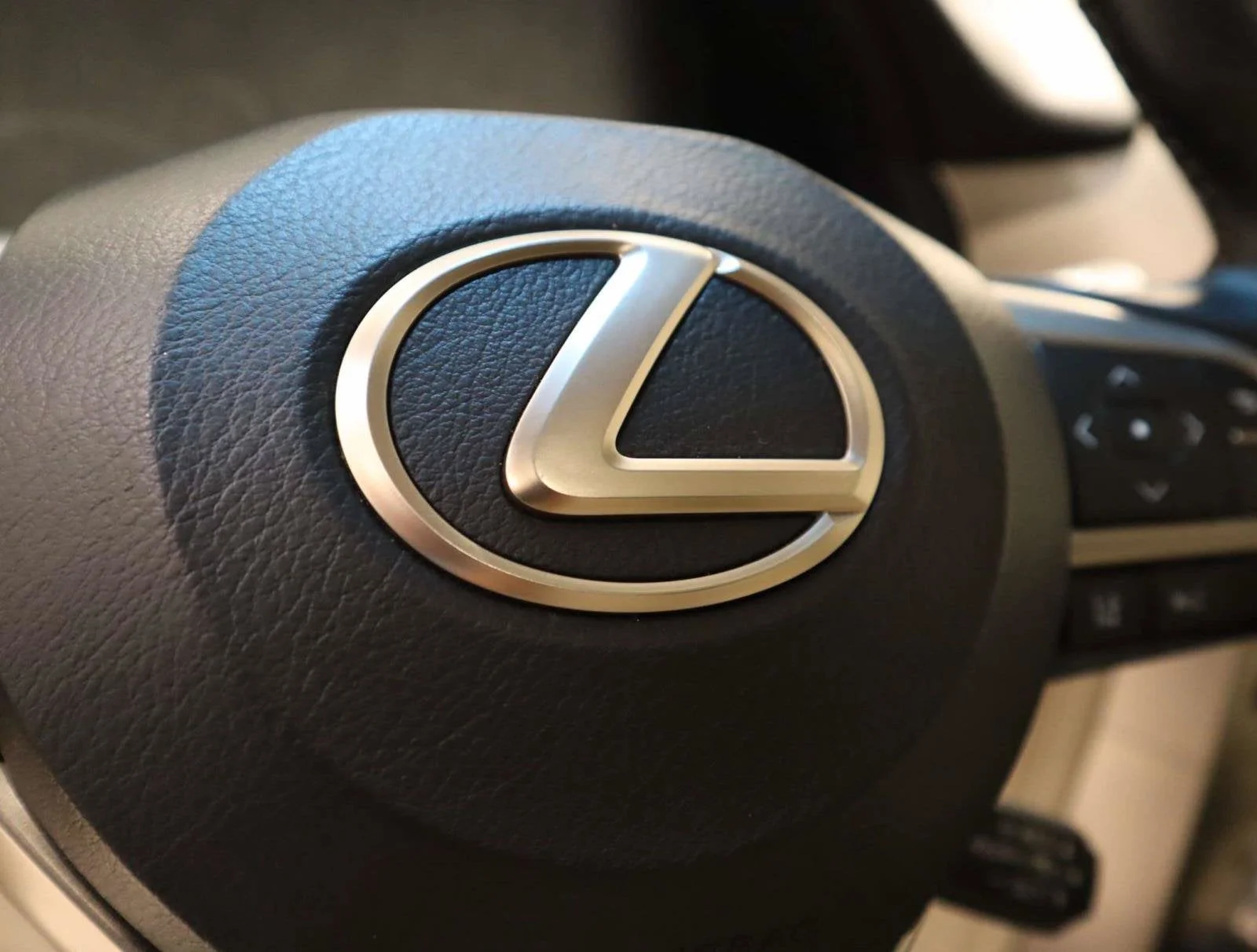 Used 2020 Silver Lexus GX 460 Premium image 39