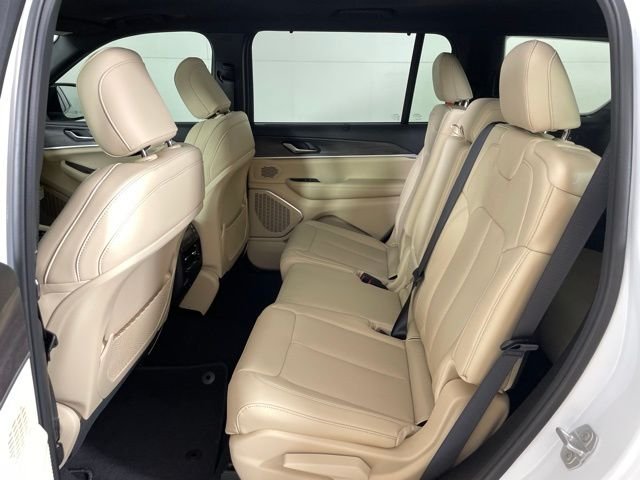 New 2025 Bright White Clear-Coat Exterior Paint Jeep Limited image 34