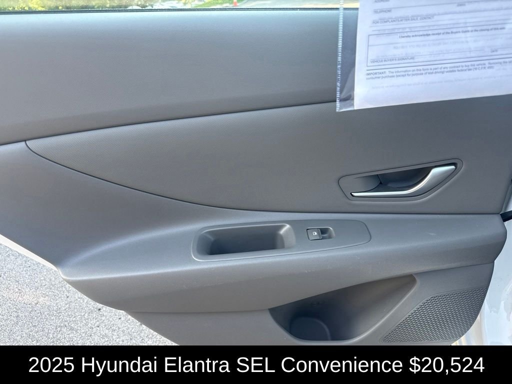 Used 2025 White Hyundai SEL Convenience image 14