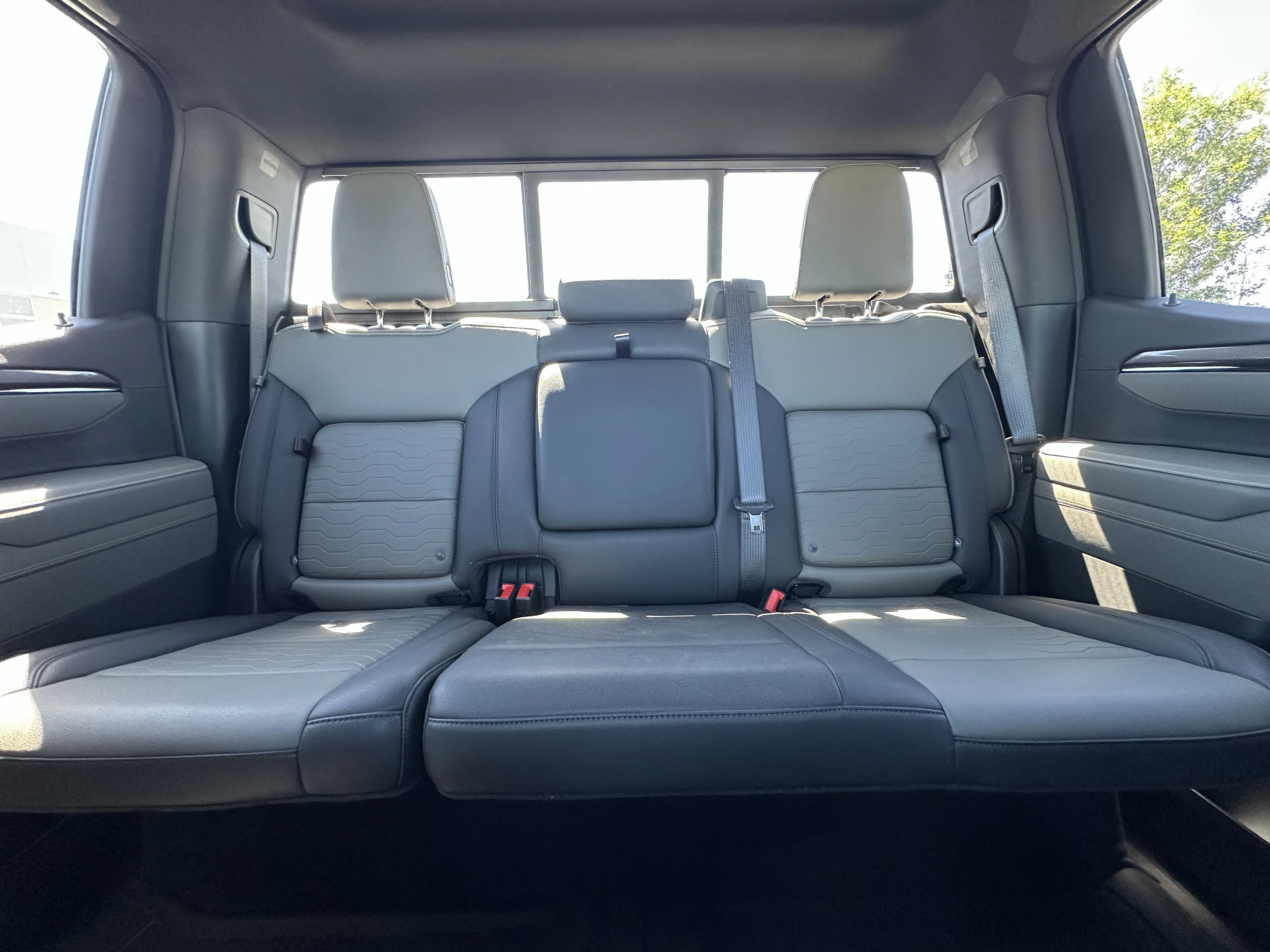 Certified Used 2025  Chevrolet ZR2 image 25