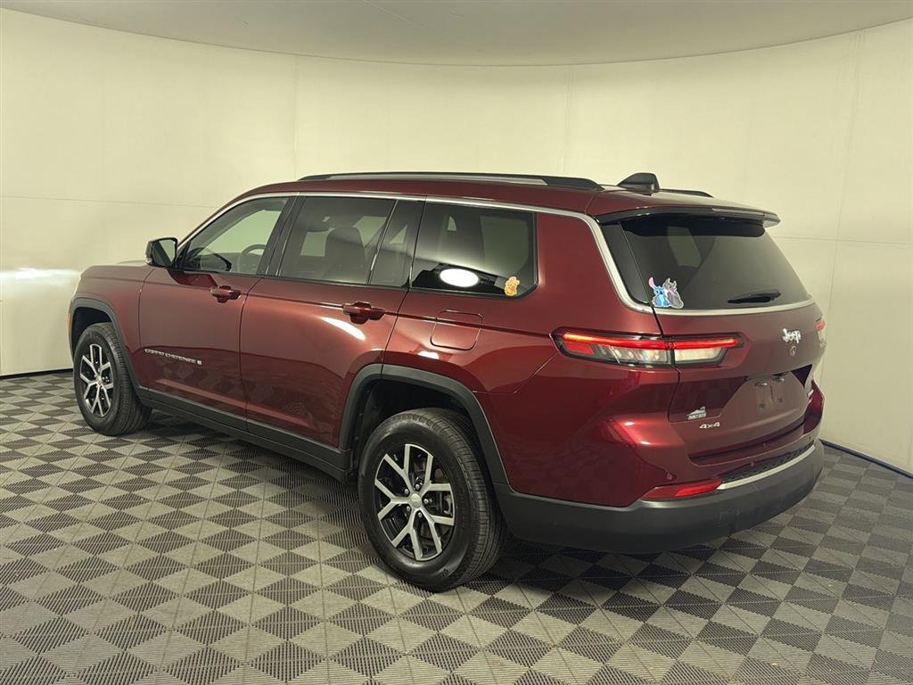 Used 2023 Velvet Red Pearlcoat Jeep Limited image 3