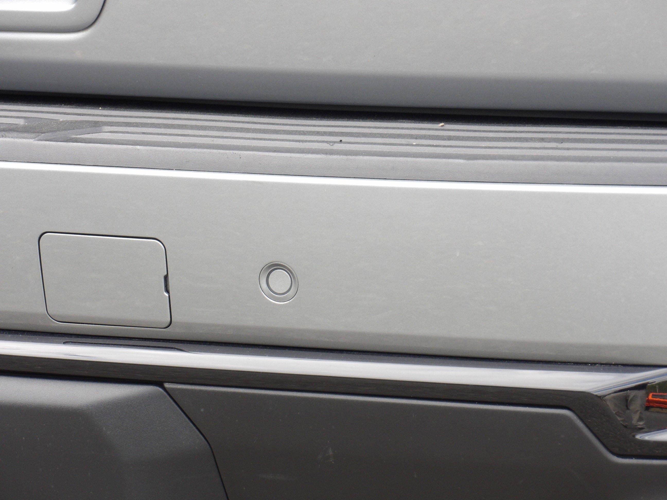 2025 Chevrolet Suburban Z71 - Photo 12
