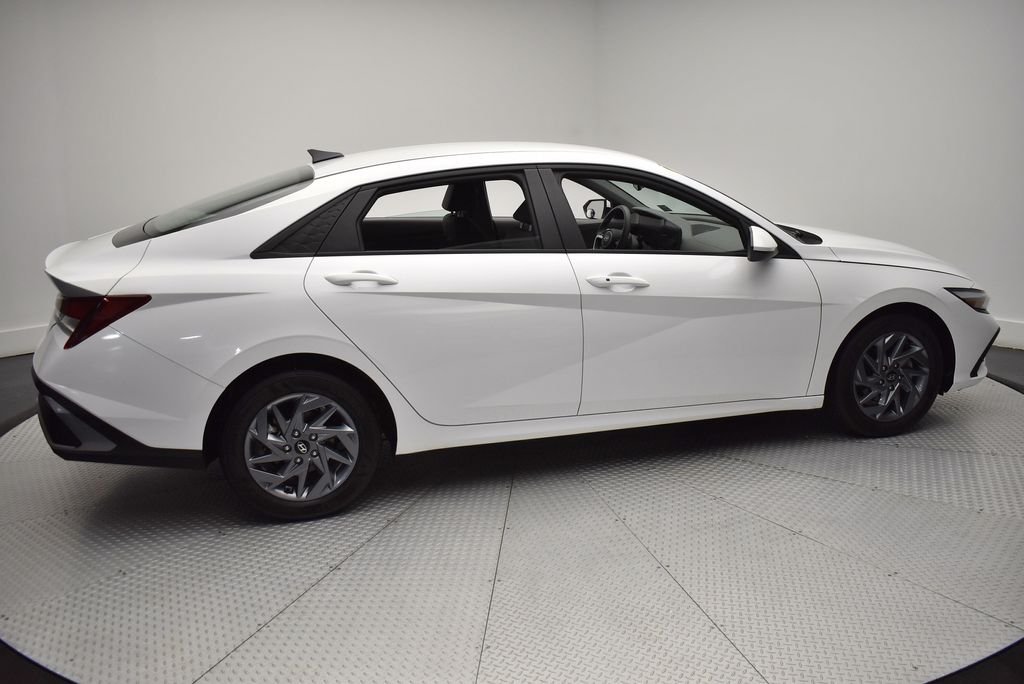 Used 2024 White Hyundai SEL image 4