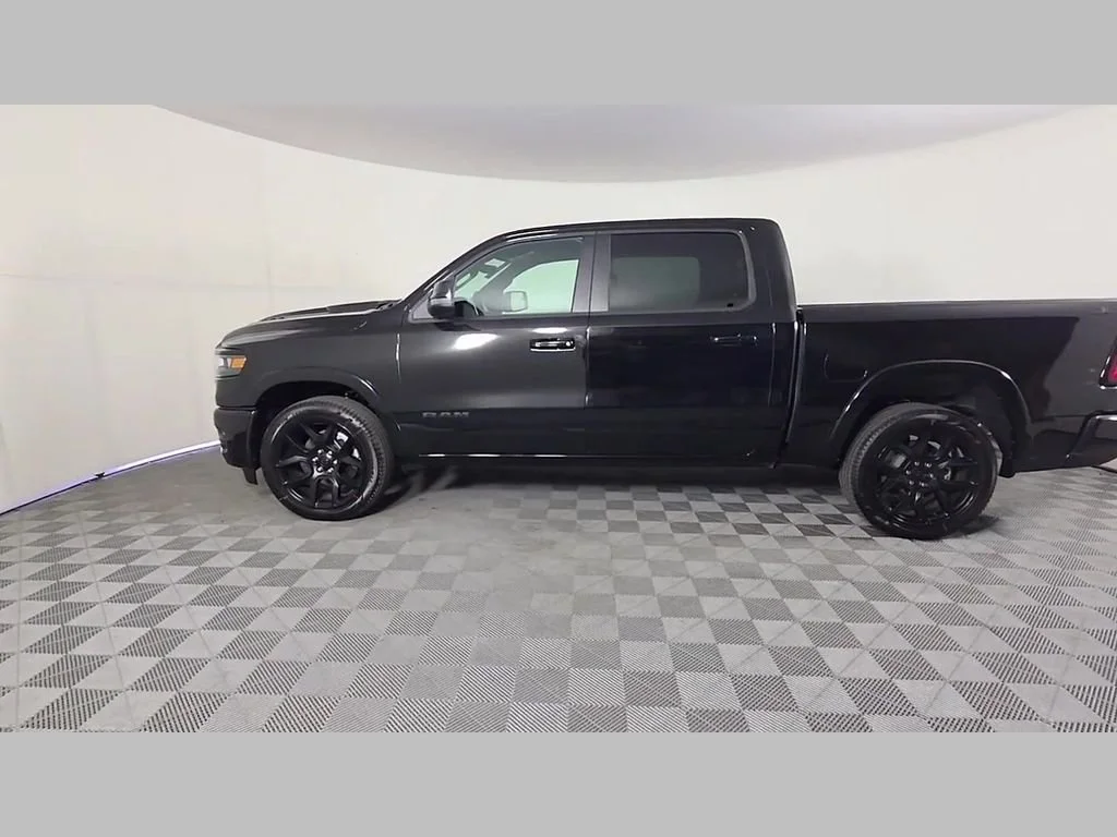 New 2026 Diamond Black Crystal Pearl-Coat Exterior Paint RAM Laramie image 34