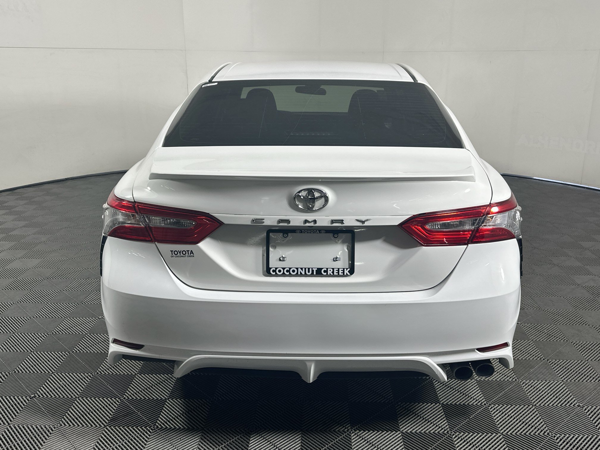 Used 2018 Super White Toyota SE image 4