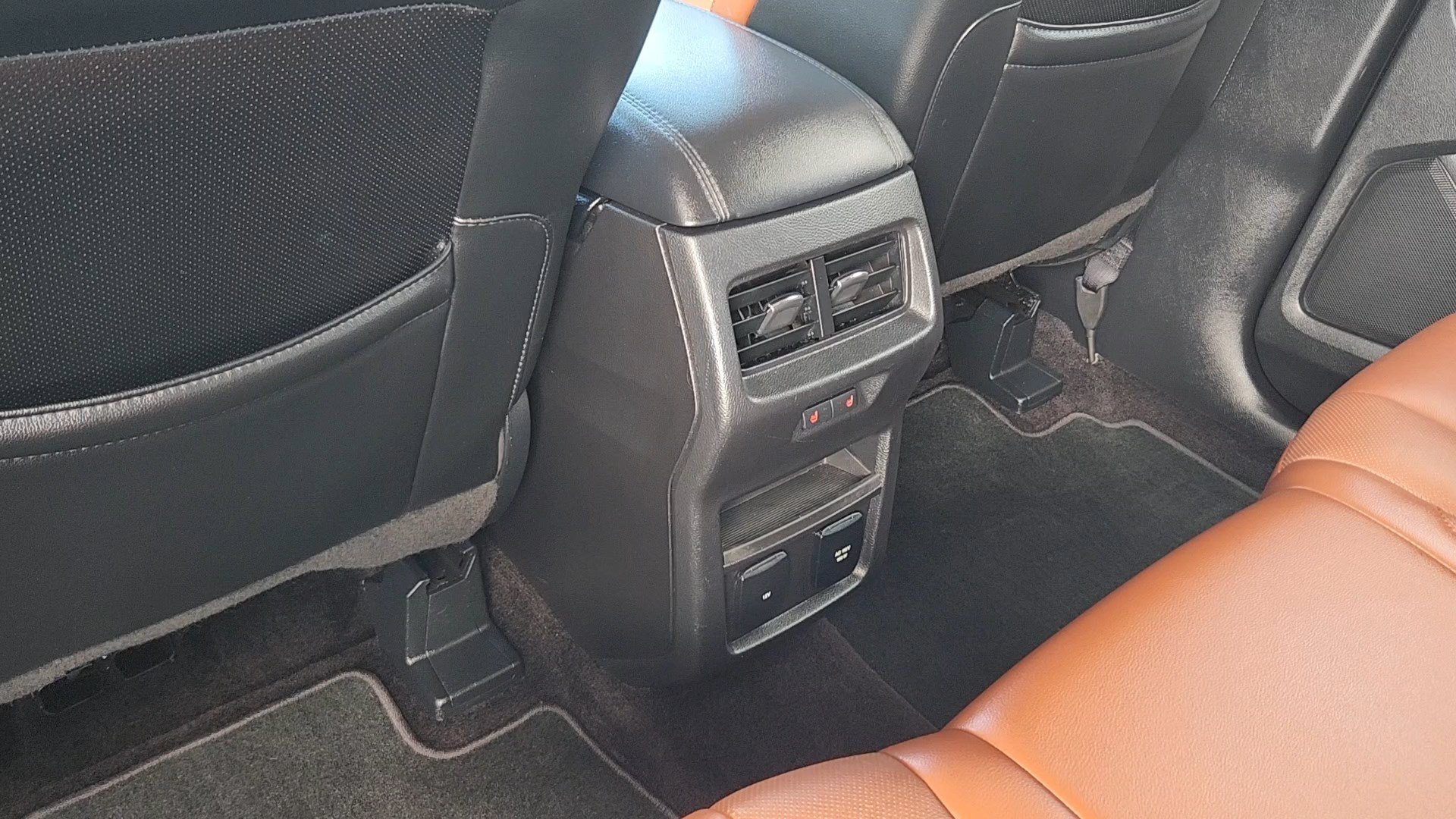 Used 2016 Bronze Fire Metallic Tinted Clearcoat Ford Titanium image 17