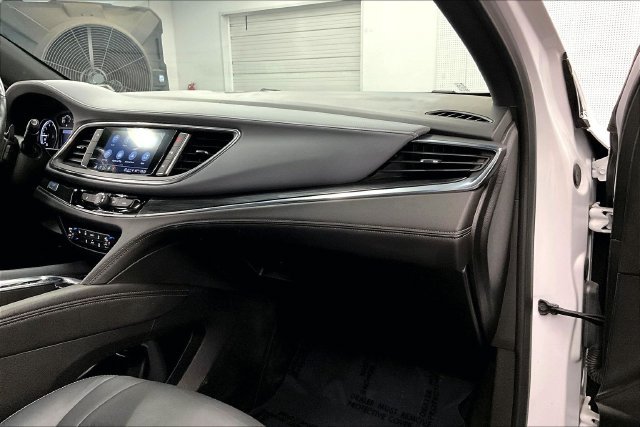 Used 2023 Summit White Buick Essence image 18