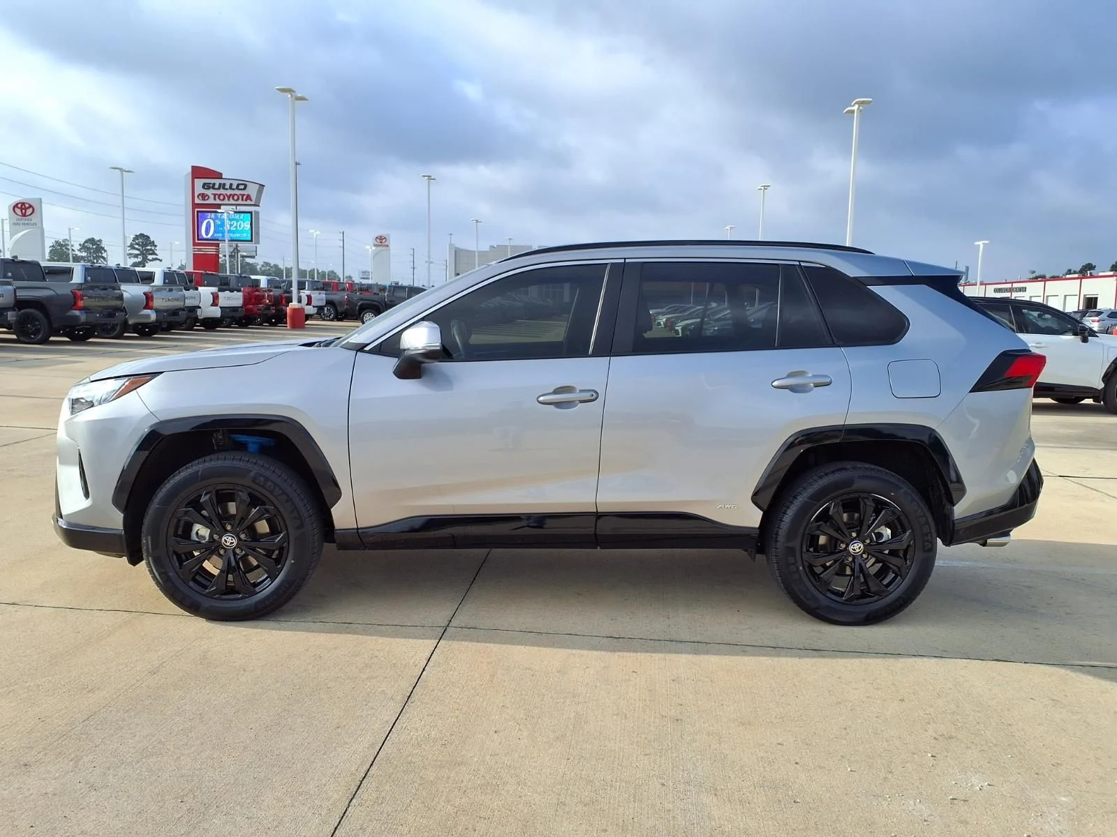 Certified Used 2022 Silver Toyota SE image 9