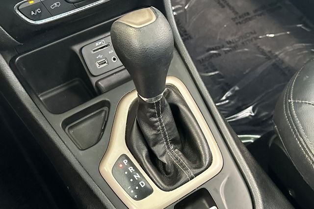 Used 2016 Silver Jeep Latitude image 24
