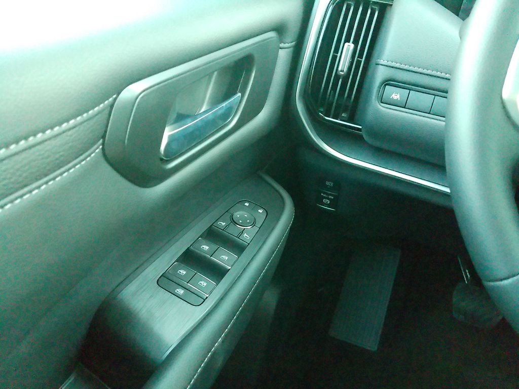 2026 Nissan Armada SV - Photo 46