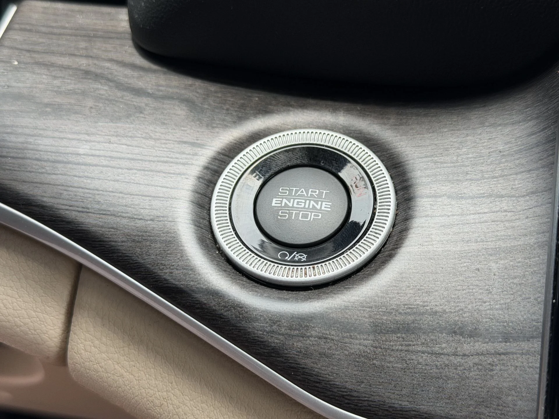 Used 2023 Metallic Jeep Limited image 11