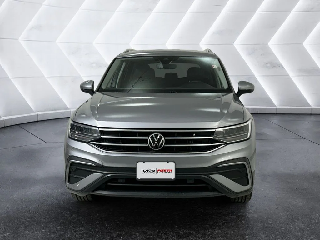 Used 2023 Silver Volkswagen 2.0T SE image 2