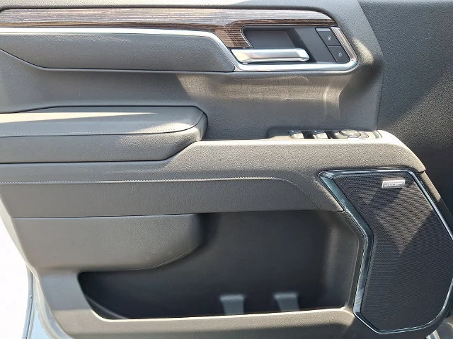New 2026 Sterling Metallic GMC Elevation image 12