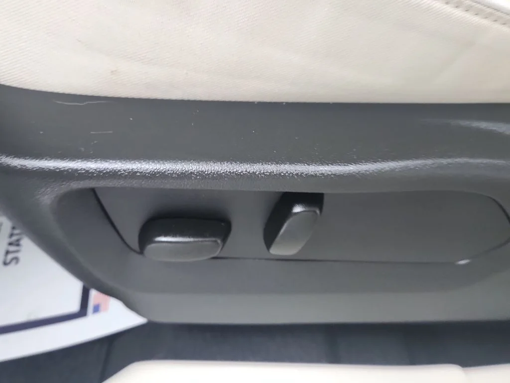 Used 2023 White Buick Avenir image 16