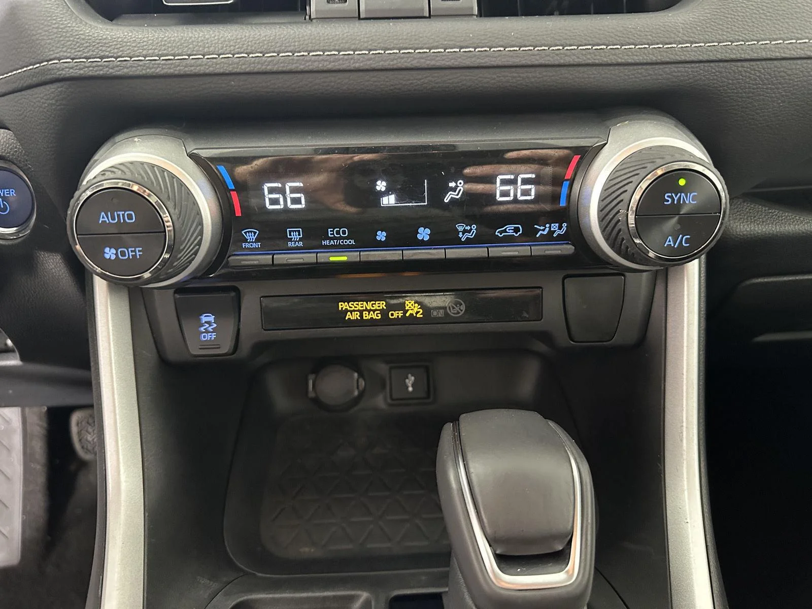 Used 2021 Silver Sky Metallic Toyota XLE Premium image 3