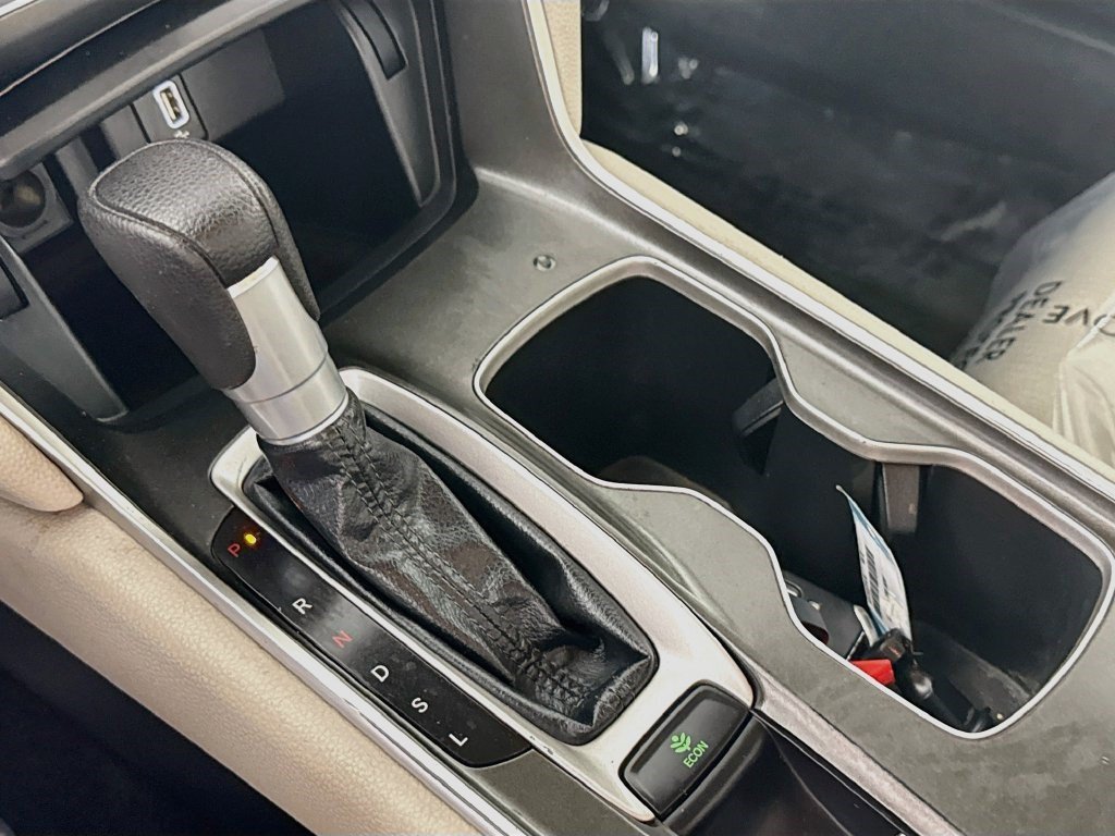 Used 2020 Platinum White Pearl Honda LX image 16