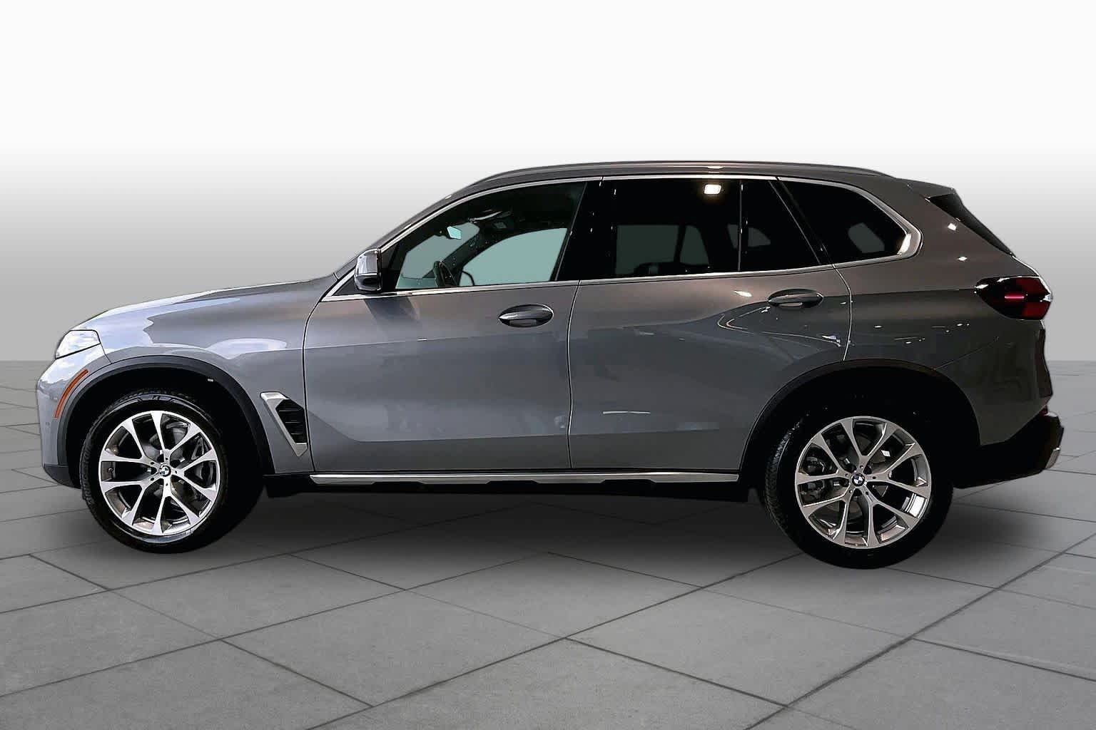 Used 2026 Skyscraper Grey Metallic BMW sDrive40i image 32