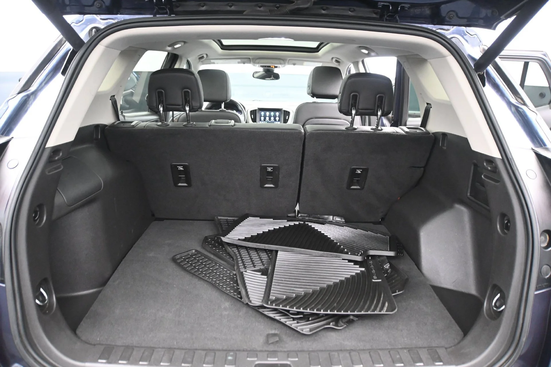 Used 2018 Blue Steel Metallic GMC Denali image 15