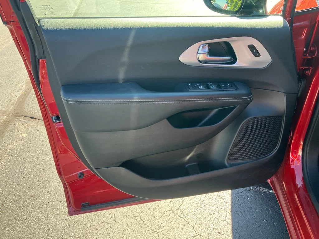 Used 2025 Red Chrysler Limited image 14