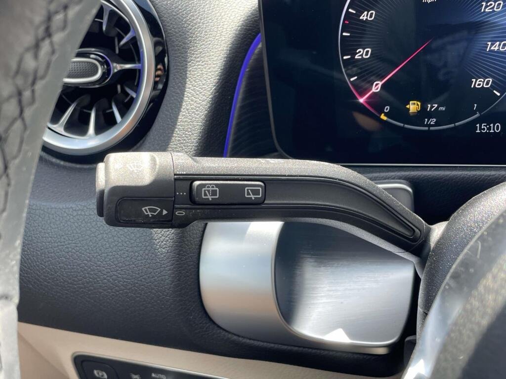 New 2026 Cirrus Silver Metallic Mercedes-Benz GLB 250 image 40