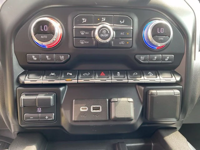 Used 2022 White GMC SLT image 20
