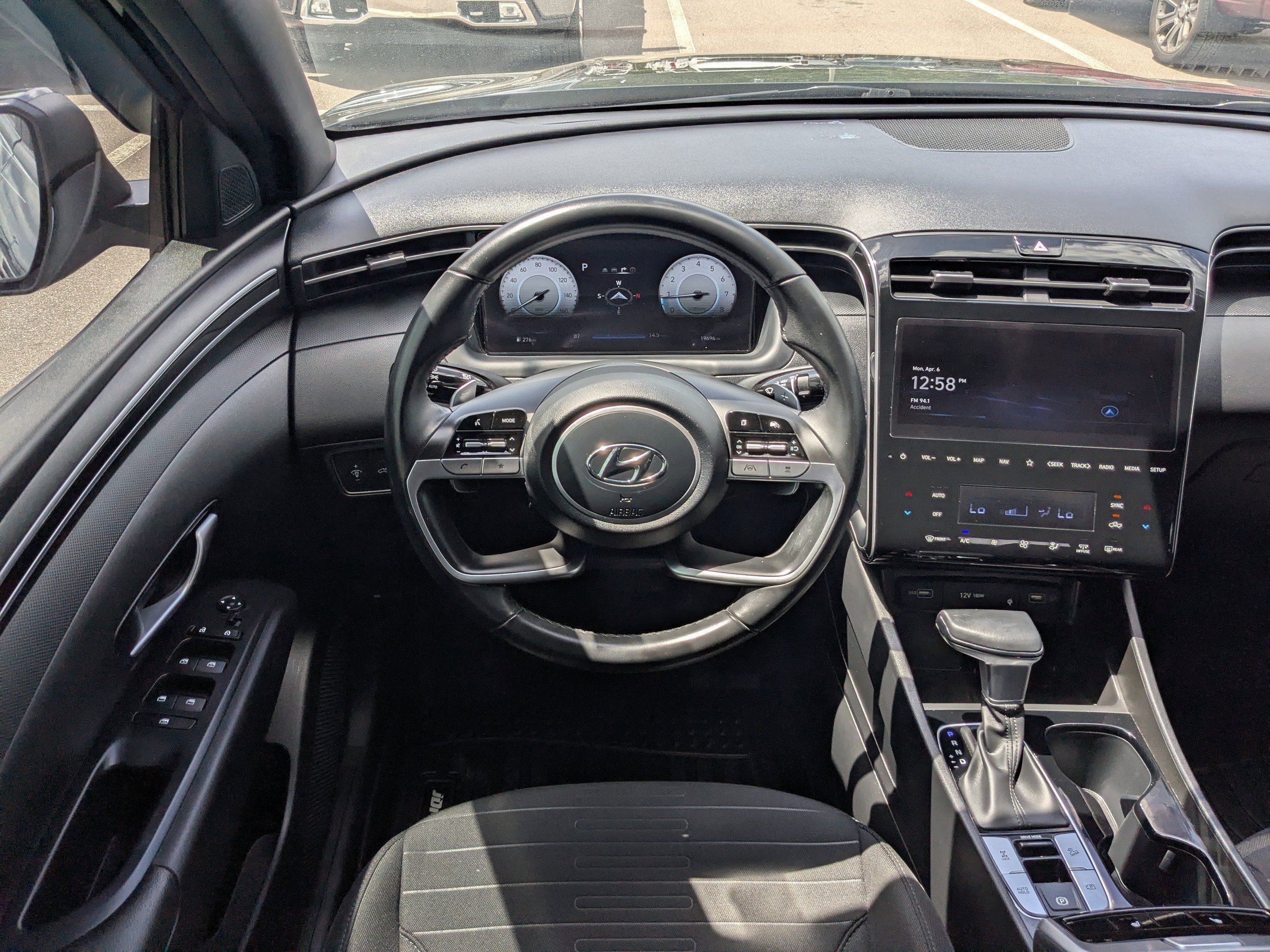 Used 2023  Hyundai SEL Premium image 15